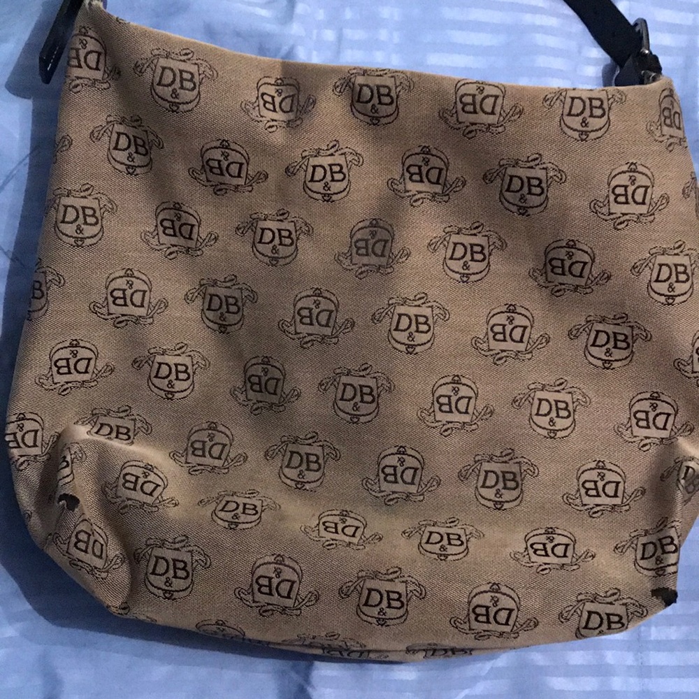 Use dooney and Bourke bag